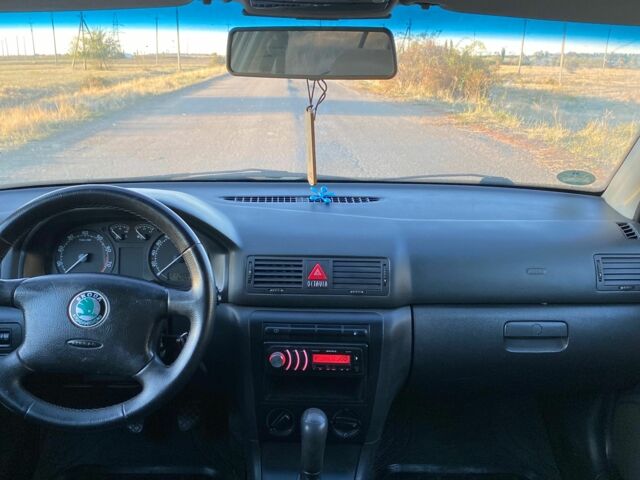 Білий Шкода Октавія, об'ємом двигуна 1.6 л та пробігом 212 тис. км за 6000 $, фото 4 на Automoto.ua
