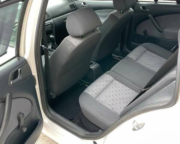 Белый Шкода Октавия, объемом двигателя 1.6 л и пробегом 250 тыс. км за 5700 $, фото 9 на Automoto.ua