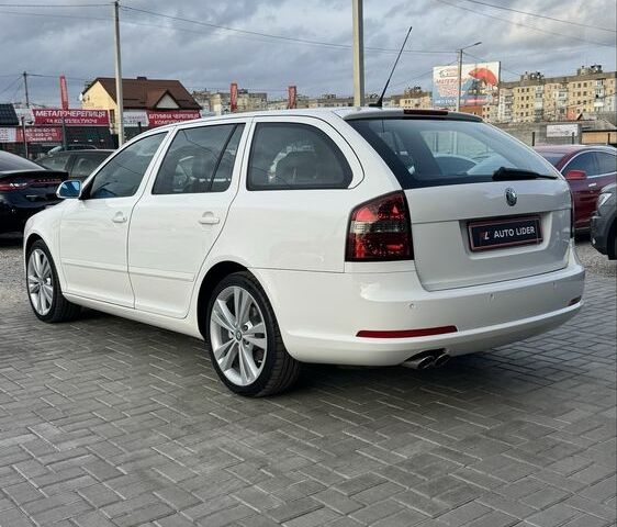 Белый Шкода Октавия, объемом двигателя 2 л и пробегом 280 тыс. км за 9300 $, фото 6 на Automoto.ua