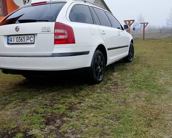 Белый Шкода Октавия, объемом двигателя 2 л и пробегом 250 тыс. км за 4450 $, фото 7 на Automoto.ua