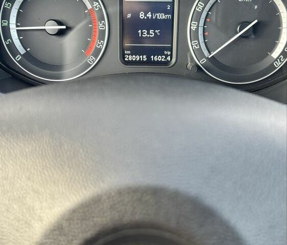 Белый Шкода Октавия, объемом двигателя 2 л и пробегом 280 тыс. км за 9300 $, фото 12 на Automoto.ua