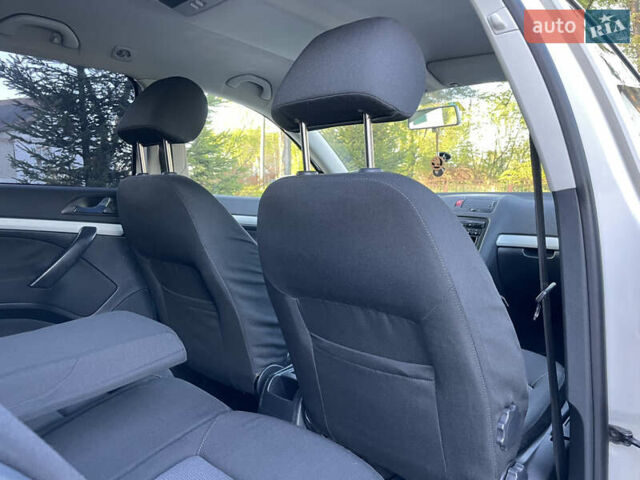 Білий Шкода Октавія, об'ємом двигуна 1.6 л та пробігом 237 тис. км за 5750 $, фото 80 на Automoto.ua