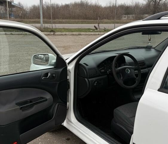 Белый Шкода Октавия, объемом двигателя 2 л и пробегом 300 тыс. км за 2150 $, фото 8 на Automoto.ua