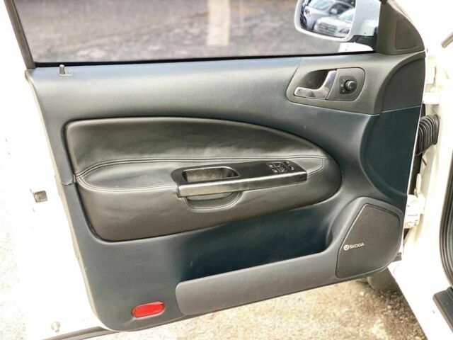 Белый Шкода Октавия, объемом двигателя 1.6 л и пробегом 168 тыс. км за 5940 $, фото 20 на Automoto.ua