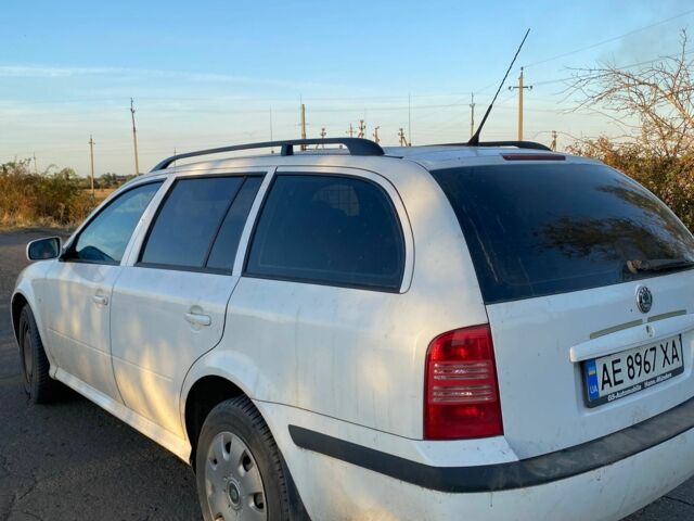 Білий Шкода Октавія, об'ємом двигуна 1.6 л та пробігом 212 тис. км за 6000 $, фото 1 на Automoto.ua