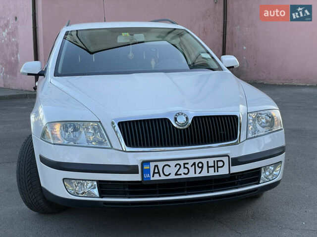 Білий Шкода Октавія, об'ємом двигуна 1.6 л та пробігом 237 тис. км за 5750 $, фото 27 на Automoto.ua