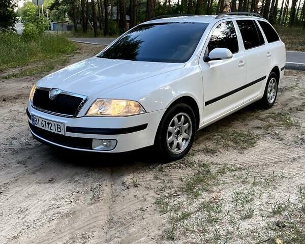 Белый Шкода Октавия, объемом двигателя 1.6 л и пробегом 248 тыс. км за 6300 $, фото 12 на Automoto.ua