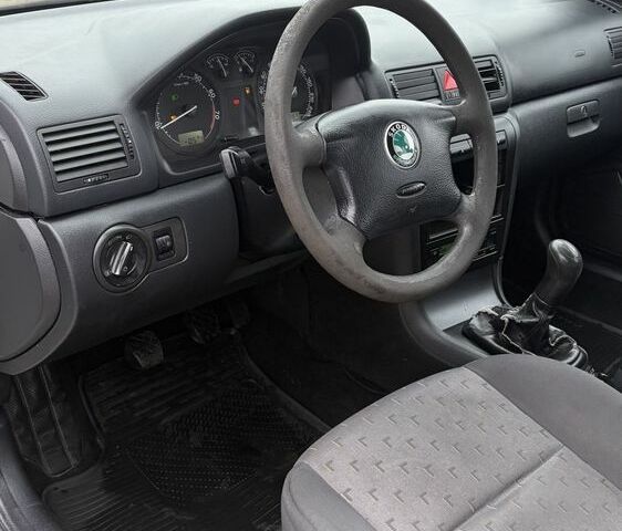 Белый Шкода Октавия, объемом двигателя 2 л и пробегом 300 тыс. км за 2150 $, фото 10 на Automoto.ua