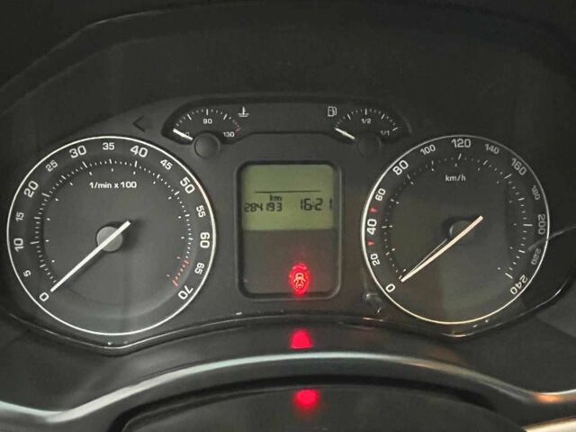 Білий Шкода Октавія, об'ємом двигуна 2 л та пробігом 283 тис. км за 5999 $, фото 10 на Automoto.ua