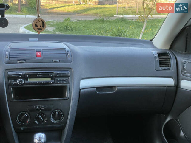 Білий Шкода Октавія, об'ємом двигуна 1.6 л та пробігом 237 тис. км за 5750 $, фото 74 на Automoto.ua