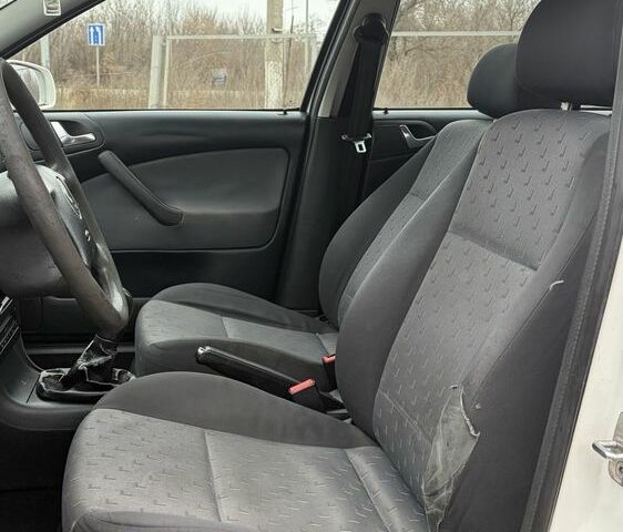 Белый Шкода Октавия, объемом двигателя 2 л и пробегом 300 тыс. км за 2150 $, фото 9 на Automoto.ua