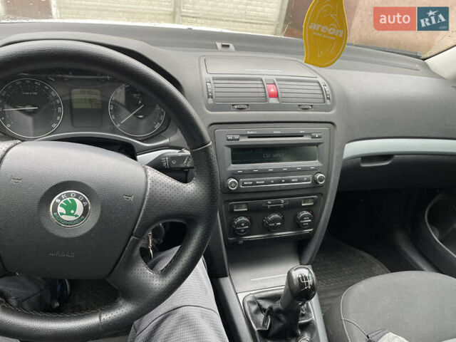 Белый Шкода Октавия, объемом двигателя 1.6 л и пробегом 221 тыс. км за 6200 $, фото 6 на Automoto.ua