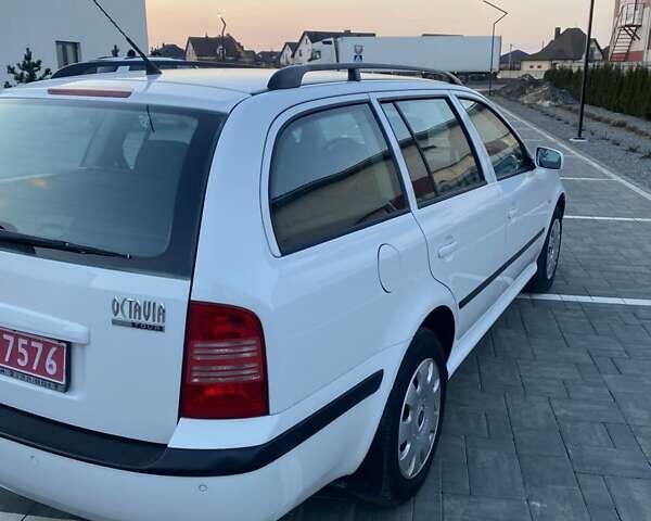 Белый Шкода Октавия, объемом двигателя 1.6 л и пробегом 173 тыс. км за 5650 $, фото 4 на Automoto.ua