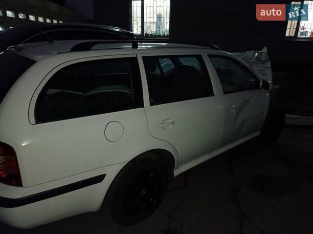 Белый Шкода Октавия, объемом двигателя 1.6 л и пробегом 100 тыс. км за 2100 $, фото 2 на Automoto.ua