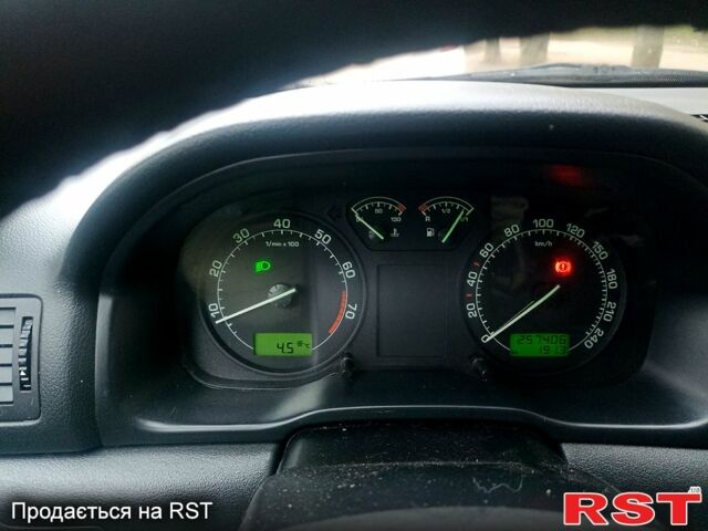 Білий Шкода Октавія, об'ємом двигуна 1.6 л та пробігом 25800 тис. км за 5200 $, фото 7 на Automoto.ua