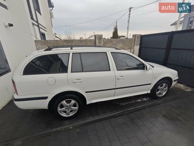 Белый Шкода Октавия, объемом двигателя 1.6 л и пробегом 334 тыс. км за 6000 $, фото 1 на Automoto.ua