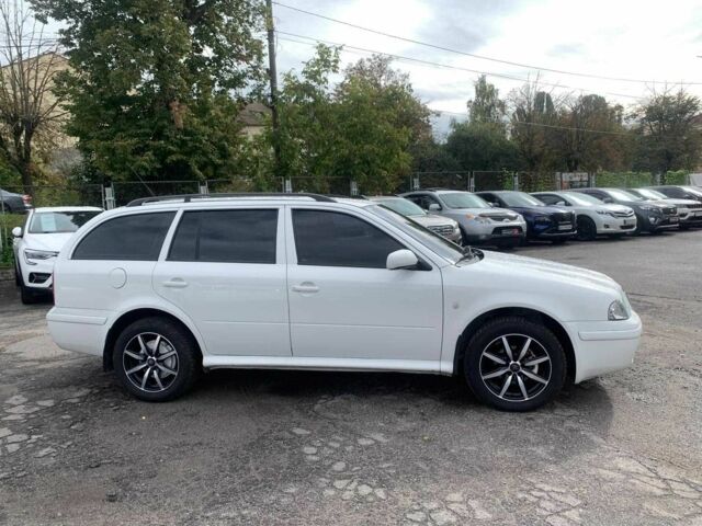 Белый Шкода Октавия, объемом двигателя 1.6 л и пробегом 168 тыс. км за 5940 $, фото 3 на Automoto.ua