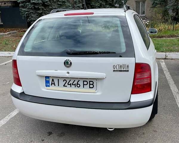 Белый Шкода Октавия, объемом двигателя 1.6 л и пробегом 250 тыс. км за 5700 $, фото 1 на Automoto.ua