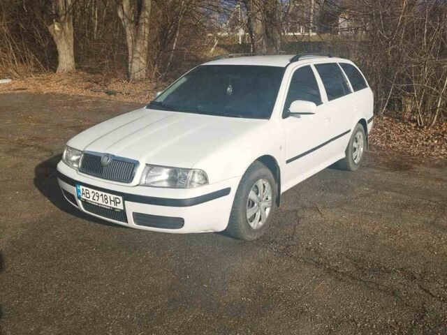 Белый Шкода Октавия, объемом двигателя 1 л и пробегом 280 тыс. км за 4600 $, фото 2 на Automoto.ua