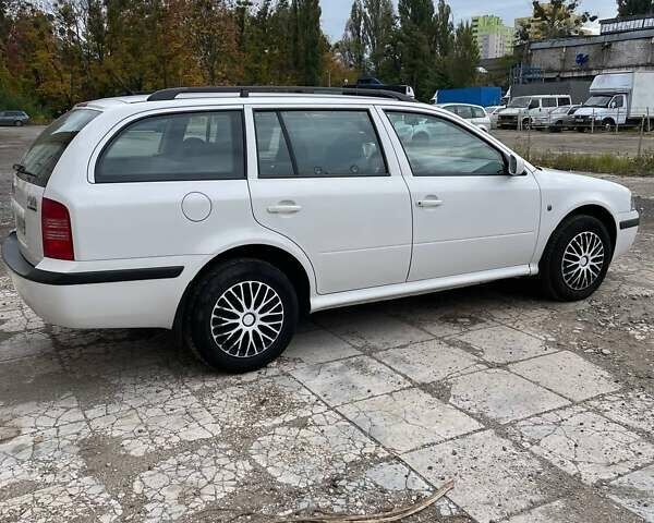 Белый Шкода Октавия, объемом двигателя 1.6 л и пробегом 250 тыс. км за 5700 $, фото 16 на Automoto.ua