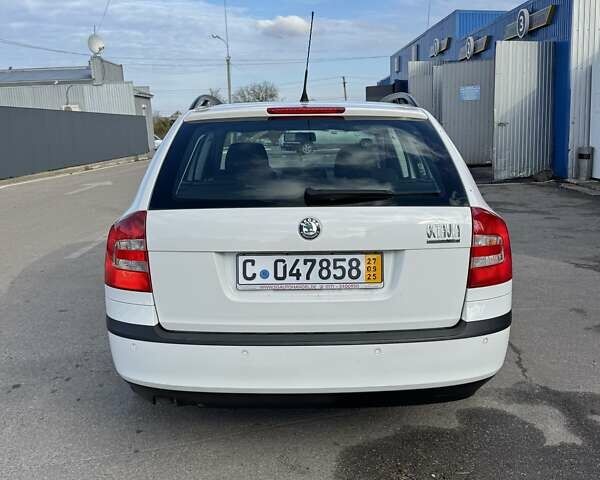 Білий Шкода Октавія, об'ємом двигуна 1.6 л та пробігом 161 тис. км за 7000 $, фото 5 на Automoto.ua