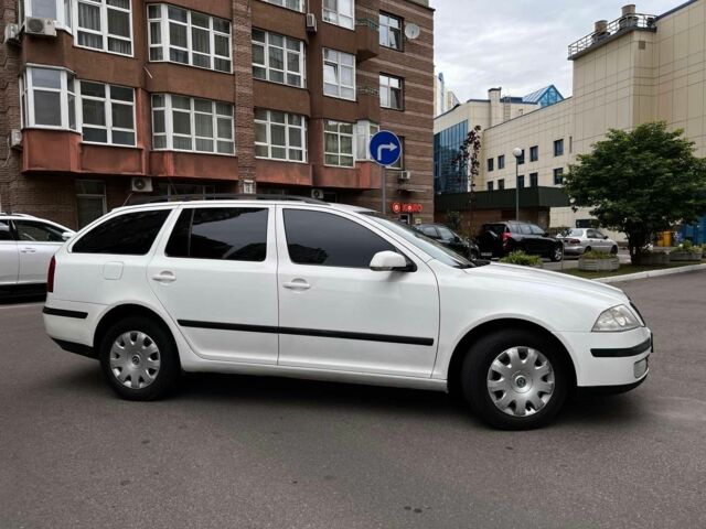 Белый Шкода Октавия, объемом двигателя 1.6 л и пробегом 303 тыс. км за 5500 $, фото 5 на Automoto.ua
