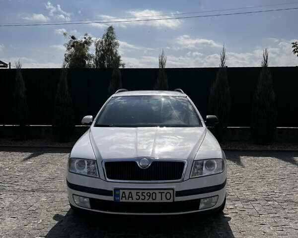 Білий Шкода Октавія, об'ємом двигуна 1.6 л та пробігом 307 тис. км за 5500 $, фото 1 на Automoto.ua