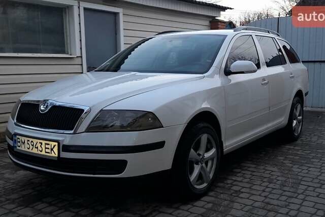Белый Шкода Октавия, объемом двигателя 1.6 л и пробегом 214 тыс. км за 6000 $, фото 2 на Automoto.ua
