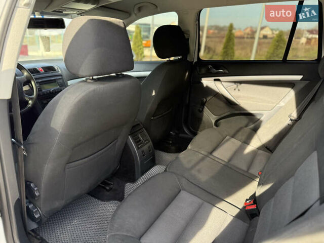 Белый Шкода Октавия, объемом двигателя 1.6 л и пробегом 310 тыс. км за 5350 $, фото 24 на Automoto.ua