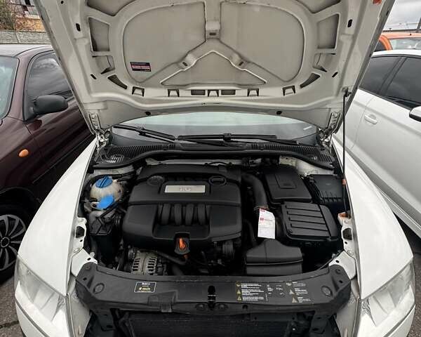 Білий Шкода Октавія, об'ємом двигуна 1.6 л та пробігом 161 тис. км за 7000 $, фото 10 на Automoto.ua