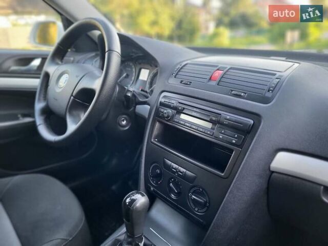 Білий Шкода Октавія, об'ємом двигуна 1.6 л та пробігом 214 тис. км за 5999 $, фото 92 на Automoto.ua