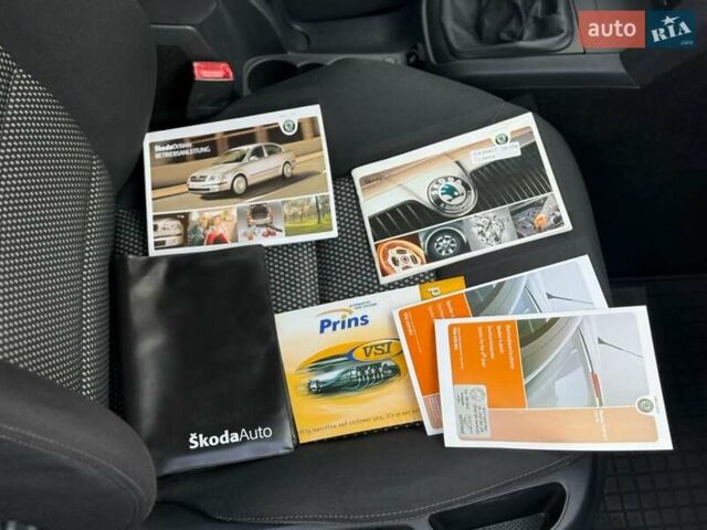 Білий Шкода Октавія, об'ємом двигуна 1.6 л та пробігом 245 тис. км за 6900 $, фото 62 на Automoto.ua