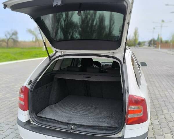 Белый Шкода Октавия, объемом двигателя 1.8 л и пробегом 192 тыс. км за 6999 $, фото 14 на Automoto.ua