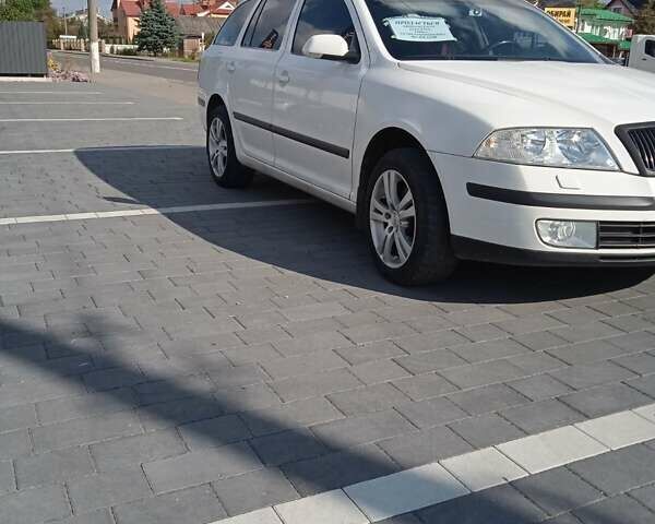 Белый Шкода Октавия, объемом двигателя 1.97 л и пробегом 231 тыс. км за 6800 $, фото 2 на Automoto.ua