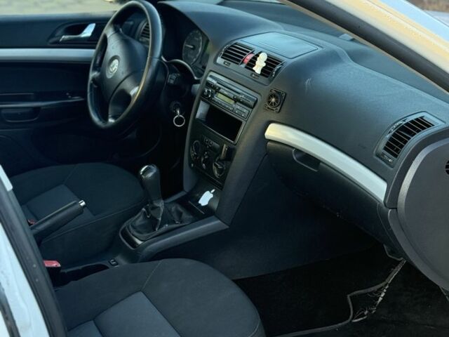 Шкода Октавия 2008 в Славянске на Automoto.ua Белый Шкода Октавия, объемом двигателя 1.9 л и пробегом 188 тыс. км за 2850 $, фото 7 на Automoto.ua