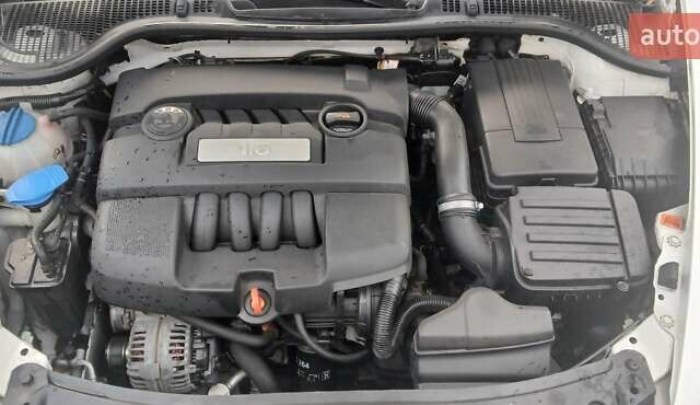 Білий Шкода Октавія, об'ємом двигуна 1.6 л та пробігом 236 тис. км за 6500 $, фото 16 на Automoto.ua