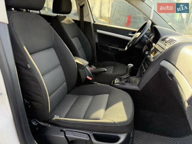 Белый Шкода Октавия, объемом двигателя 1.6 л и пробегом 310 тыс. км за 5350 $, фото 15 на Automoto.ua