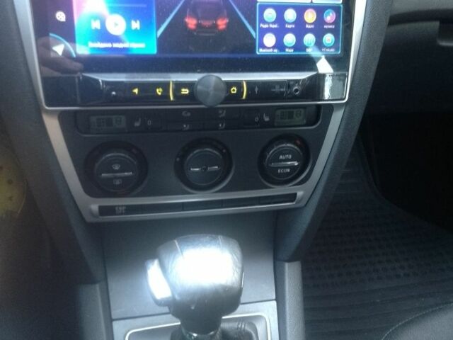 Белый Шкода Октавия, объемом двигателя 2 л и пробегом 250 тыс. км за 5700 $, фото 9 на Automoto.ua