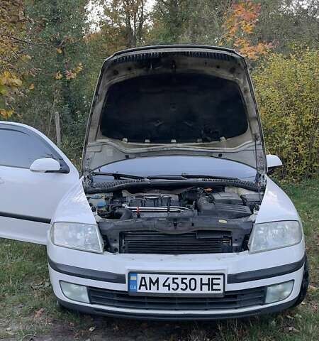 Белый Шкода Октавия, объемом двигателя 2 л и пробегом 440 тыс. км за 6000 $, фото 5 на Automoto.ua