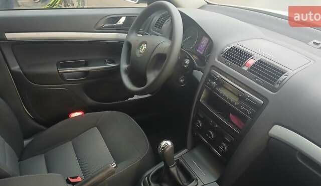 Білий Шкода Октавія, об'ємом двигуна 1.6 л та пробігом 236 тис. км за 6500 $, фото 11 на Automoto.ua