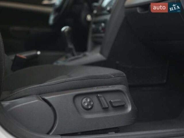 Белый Шкода Октавия, объемом двигателя 1.6 л и пробегом 268 тыс. км за 9500 $, фото 5 на Automoto.ua