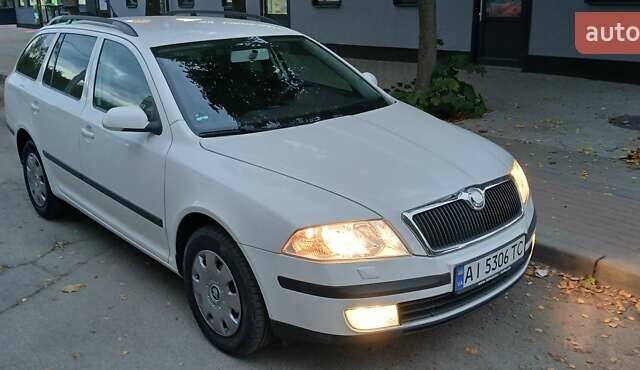 Білий Шкода Октавія, об'ємом двигуна 1.6 л та пробігом 236 тис. км за 6500 $, фото 6 на Automoto.ua