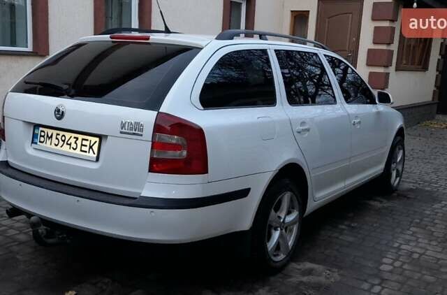 Белый Шкода Октавия, объемом двигателя 1.6 л и пробегом 214 тыс. км за 6000 $, фото 1 на Automoto.ua