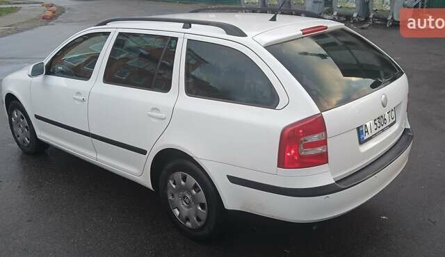 Білий Шкода Октавія, об'ємом двигуна 1.6 л та пробігом 236 тис. км за 6500 $, фото 4 на Automoto.ua