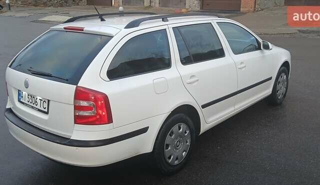 Білий Шкода Октавія, об'ємом двигуна 1.6 л та пробігом 236 тис. км за 6500 $, фото 3 на Automoto.ua