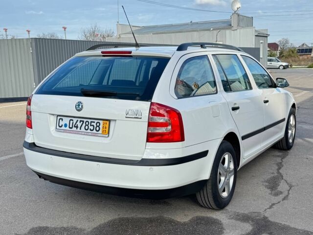 Белый Шкода Октавия, объемом двигателя 1.6 л и пробегом 161 тыс. км за 7350 $, фото 4 на Automoto.ua