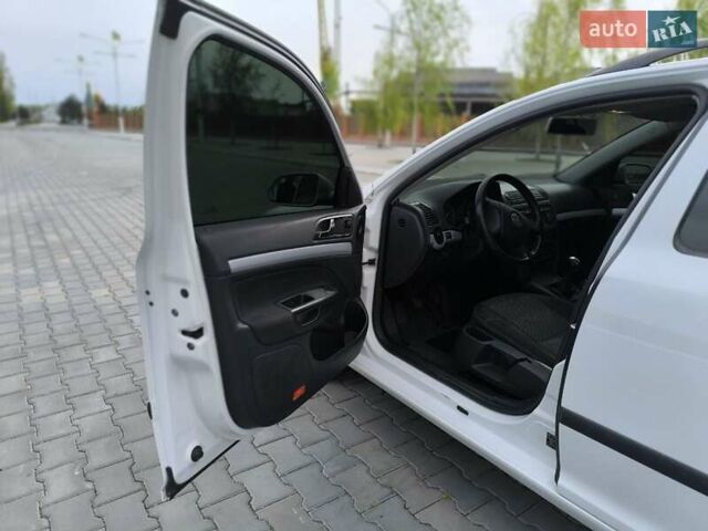 Белый Шкода Октавия, объемом двигателя 1.8 л и пробегом 192 тыс. км за 6999 $, фото 31 на Automoto.ua