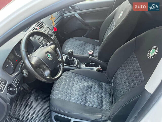 Белый Шкода Октавия, объемом двигателя 1.9 л и пробегом 421 тыс. км за 5800 $, фото 2 на Automoto.ua
