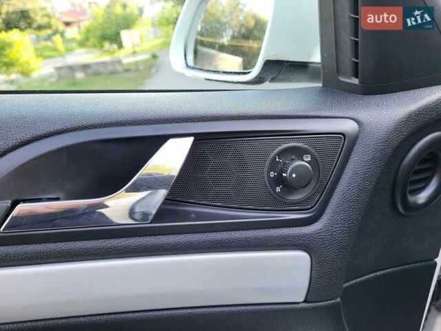 Білий Шкода Октавія, об'ємом двигуна 1.6 л та пробігом 214 тис. км за 5999 $, фото 52 на Automoto.ua