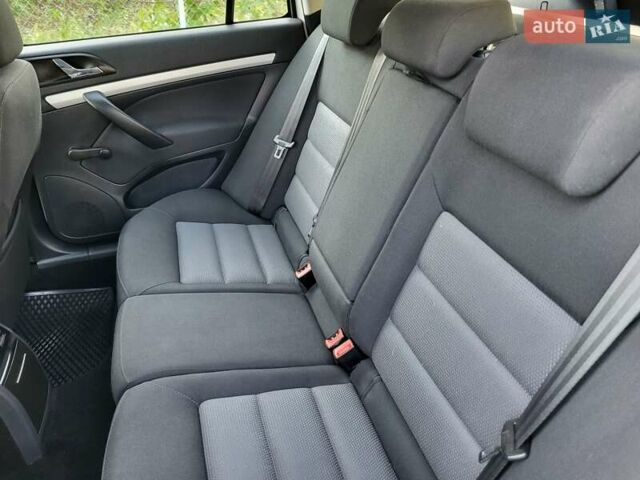 Білий Шкода Октавія, об'ємом двигуна 1.6 л та пробігом 214 тис. км за 5999 $, фото 68 на Automoto.ua